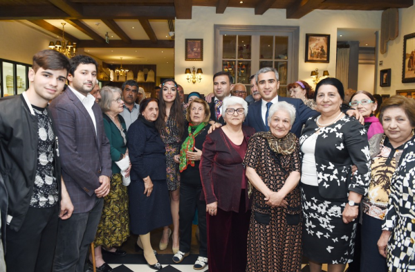 Leyla Əliyeva müharibə və əmək əlilləri üçün pansionatın sakinləri ilə görüşüb